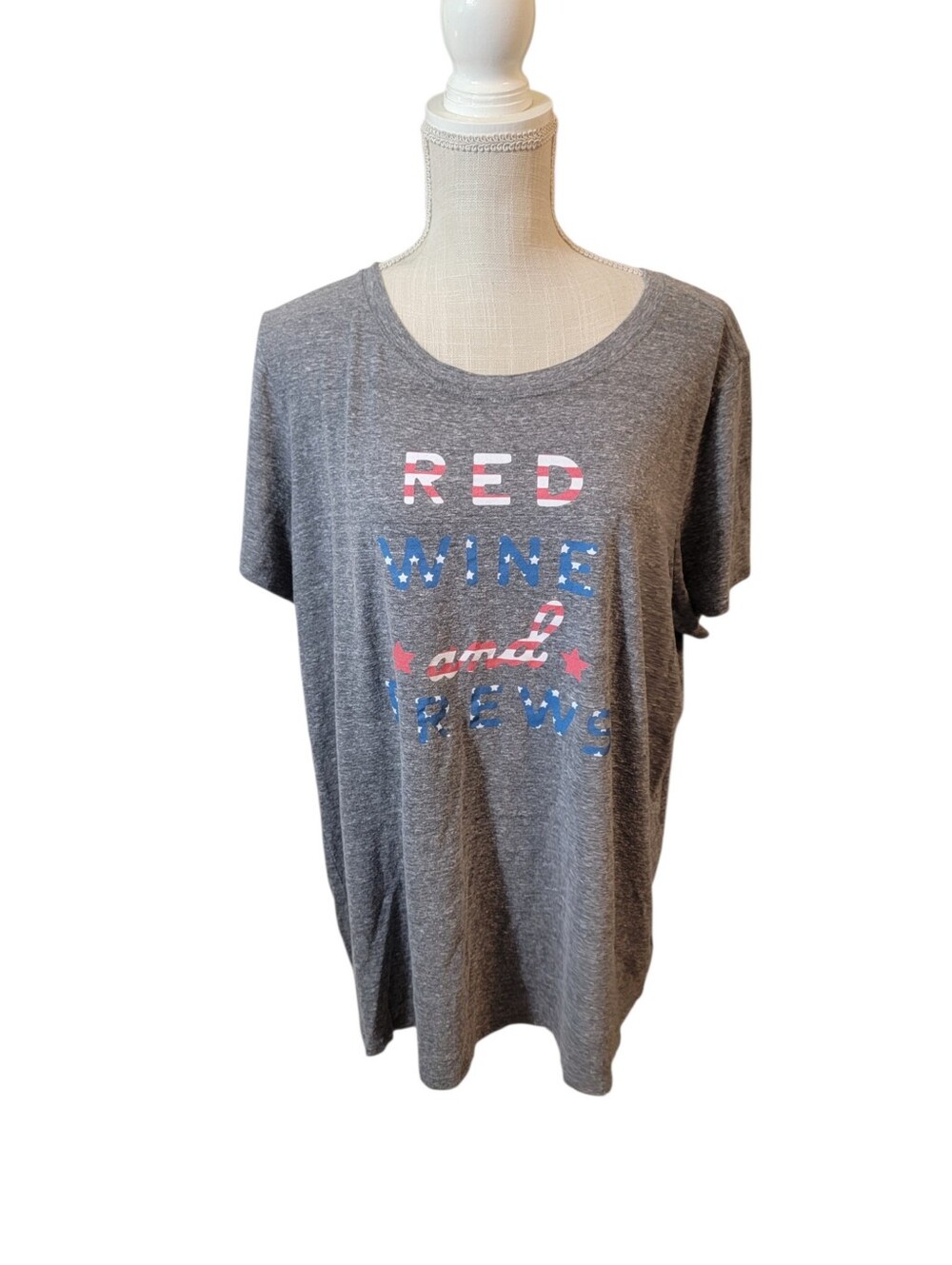 Torrid Red Wine & Brew Graphic Grey Short Sleeve Tee, 4th of July, 3/3x Slim Fit